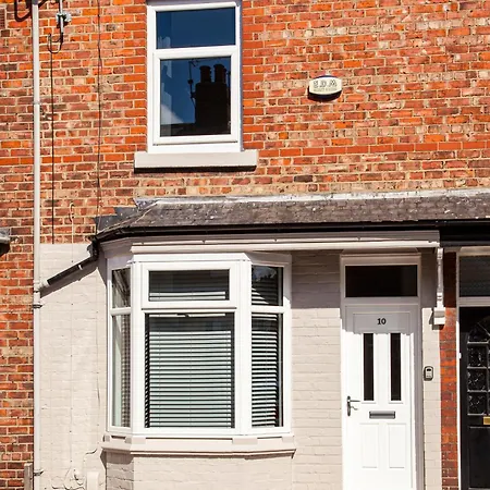 Contractor House, Sleeps 7, Close To Restaurant's & Bars, Long Available, Oveyo *
