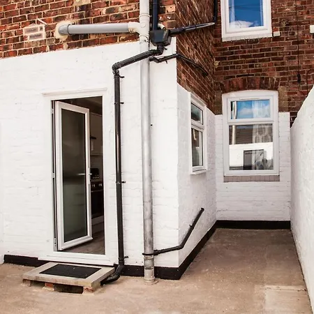 Contractor House, Sleeps 7, Close To Restaurant's & Bars, Long Available, Oveyo