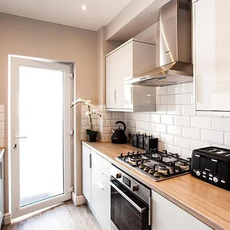 Apartmán Contractor House, Sleeps 7, Close To Restaurant's & Bars, Long Available, Oveyo