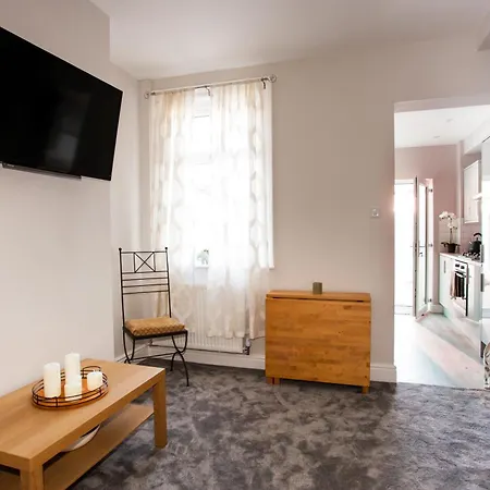 Apartmán Contractor House, Sleeps 7, Close To Restaurant's & Bars, Long Available, Oveyo *